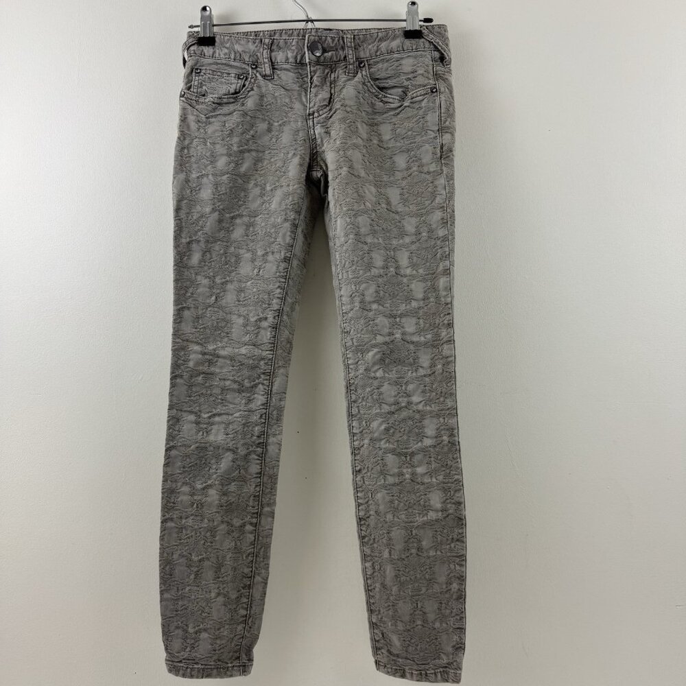Free People Skinny Leg Jeans Textured Floral Print Tan Gray Size 25 Low Rise